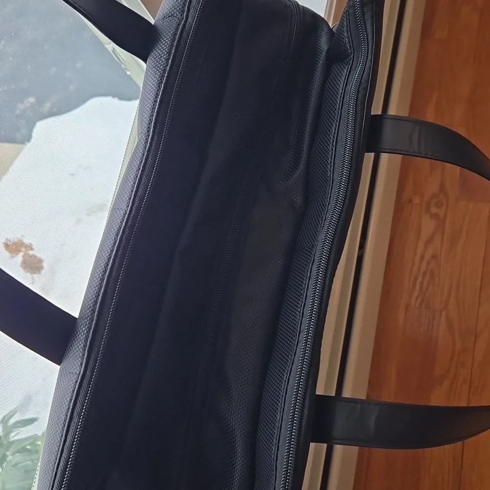 Kenneth Cole Reaction Black Weekender Travel Tote Bag Carry-On